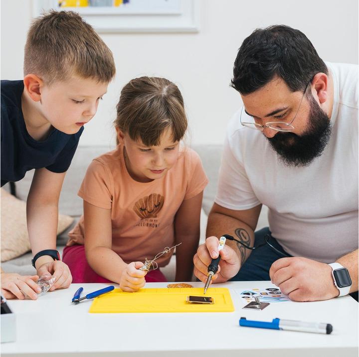 Actual product image CircuitMess CircuitPet - virtual pet - electronics kit