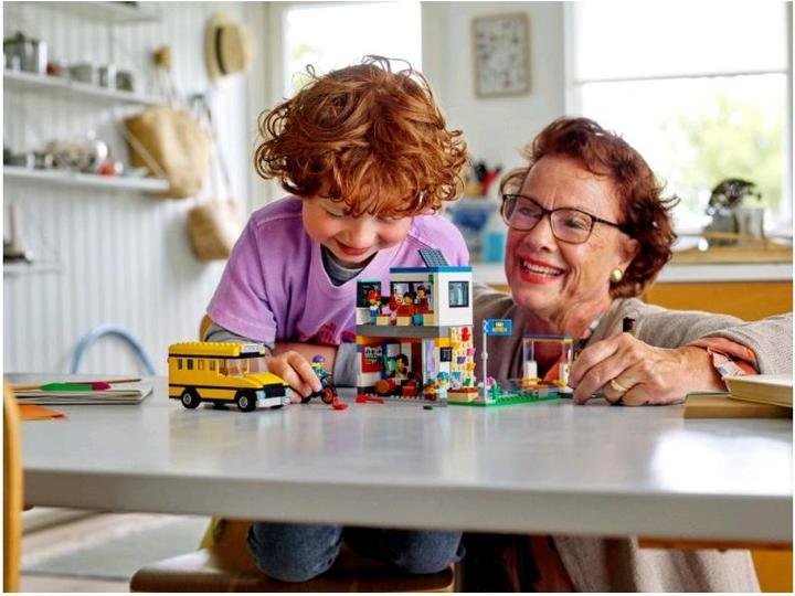 Produktbild LEGO Schule mit Schulbus (60329, LEGO City)