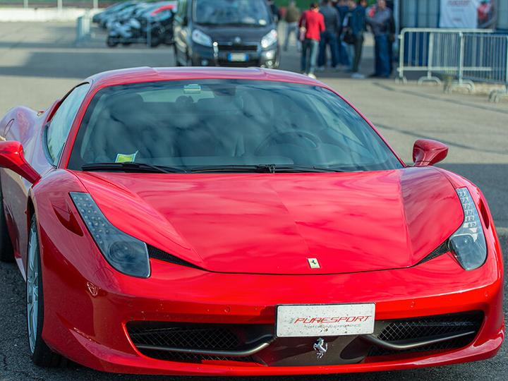 Produktbild Smartbox Rennstrecke: 1 Runde in einem Ferrari F458 Italia auf dem Autodromo Nazionale di Monza (1 Pers.)