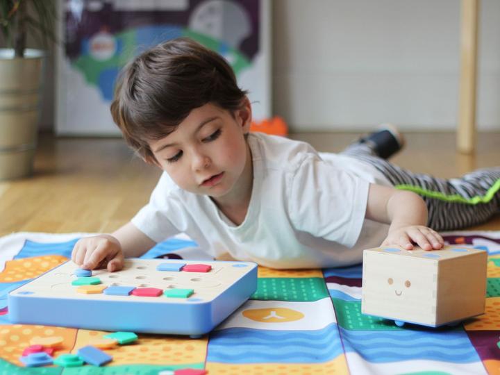 Actual product image Cubetto MINT Coding Robot made of wood from 3 years (Suitable for Montessori) - German version