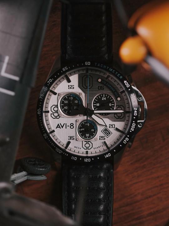Produktbild AVI-8 AV-4077-01 P-51 Mustang Chronograph 43mm 5ATM (Analoguhr, 43 mm)