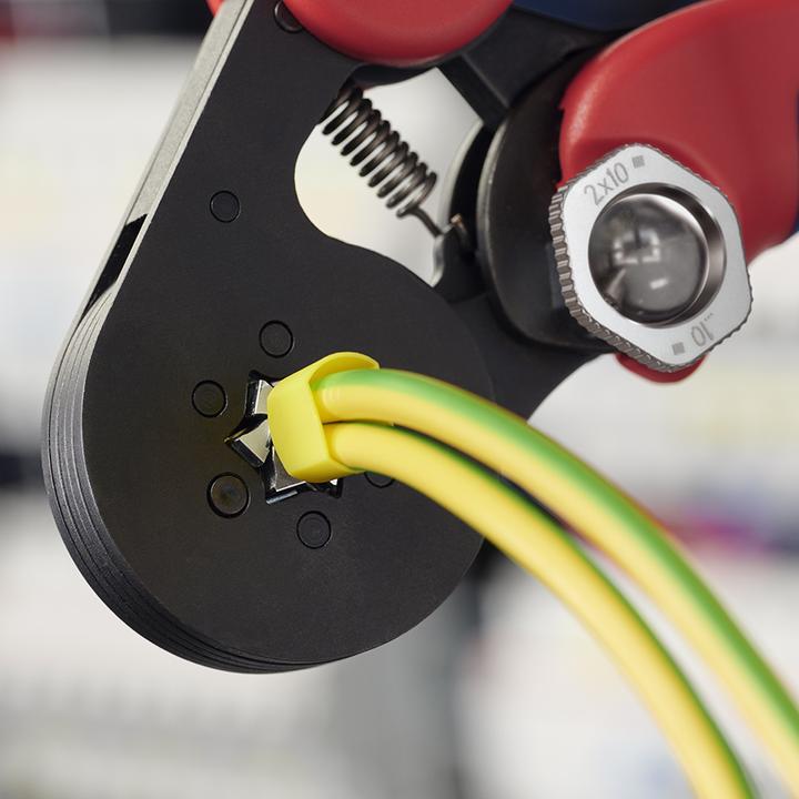 Image du produit Knipex Pince à sertir auto-ajustable pour embouts de câble (180 mm)
