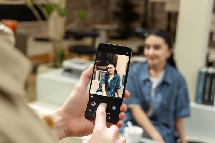 Image du produit TCL 50 Pro NxtPaper (512 Go, Gris lune, 6.80", SIM + eSIM, 108 Mpx, 5G)