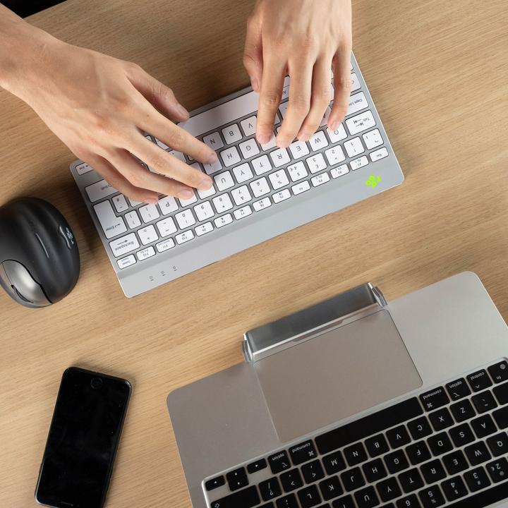 Produktbild R-Go Tools R-Go Compact Break ergonomische Tastatur, QWERTZ (DE), bluetooth, weiss (DE, Kabellos)