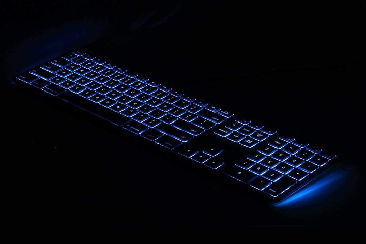 Immagine prodotto Matias Tastiera USB avanzata per Mac OS con retroilluminazione RGB (CH, Cablato)