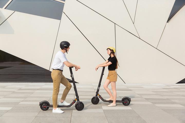 Actual product image Segway-Ninebot KickScooter E25E (25 km/h, 25 km, 300 W)