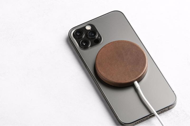 Actual product image Nomad Case for MagSafe Cable Rustic Brown Leather