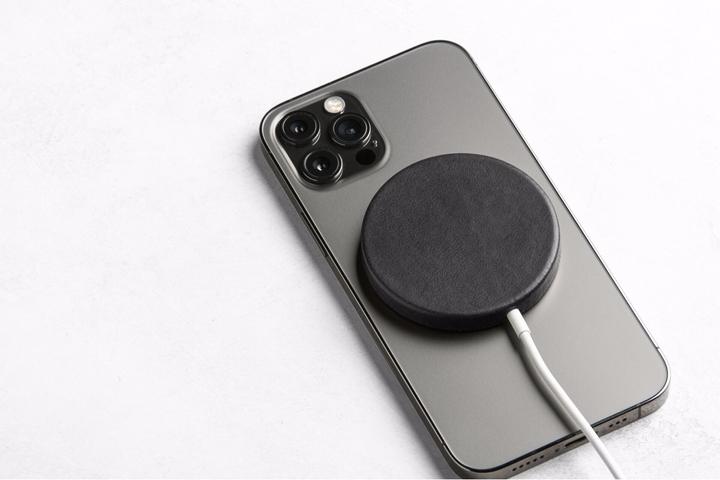 Actual product image Nomad Case for MagSafe Cable Black Leather