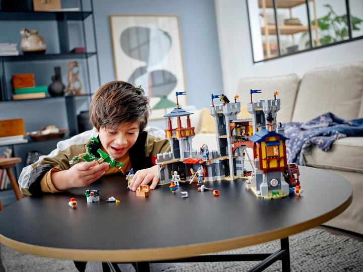 Actual product image LEGO Medieval castle (31120, LEGO Creator 3-in-1, LEGO Rare Sets)