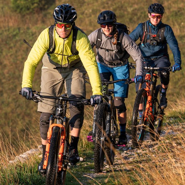 Actual product image Löffler Loeffler Radlerhosen mit Sitzpolster kurz M Bike Shorts Leon-G CSL Herren - Schwarz (54)