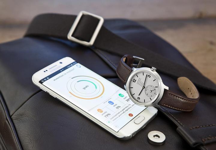 Immagine prodotto Mondaine Helvetica Connected (Fatto in Svizzera, Orologio interconnesso, 44 mm)