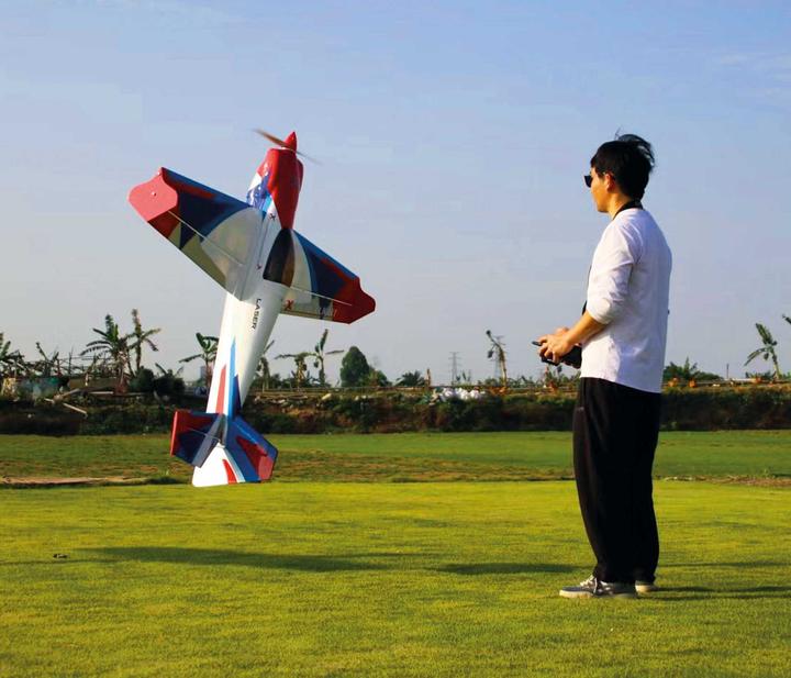 Produktbild Extremeflight-RC laser 60" v2 plus blau/weiss/rot arf mit tragflächen-schnellverschluss