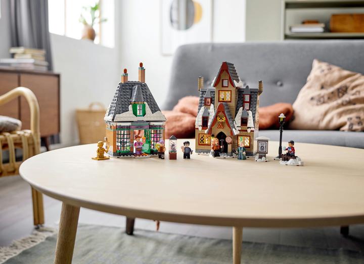 Actual product image LEGO Visit to Hogsmeade (76388, LEGO Harry Potter)