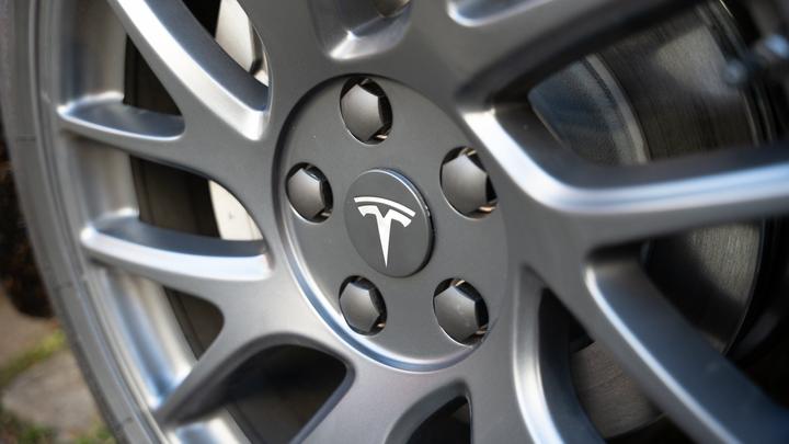 Produktbild Made4EV Radnabenabdeckungen mit Logo (4x) für Tesla Model 3/Y/S