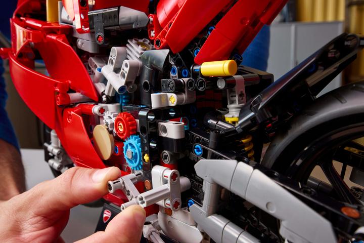 Image du produit LEGO Ducati Panigale V4 S Motorrad (42202, LEGO Technic)
