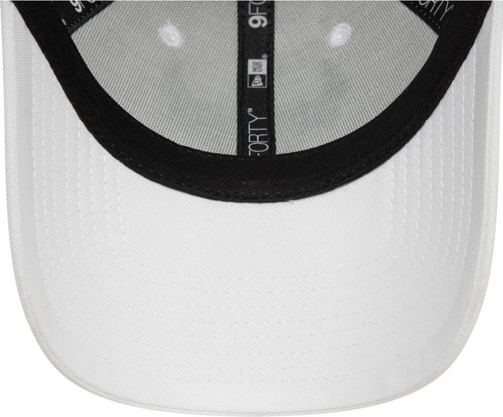 Actual product image New Era 9Forty Strapback Cap - Chicago Bulls White