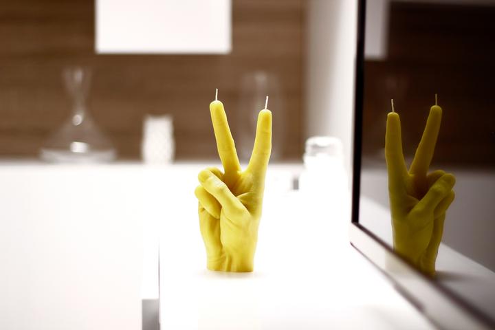 Actual product image Candle Hand Victory (1 pcs.)