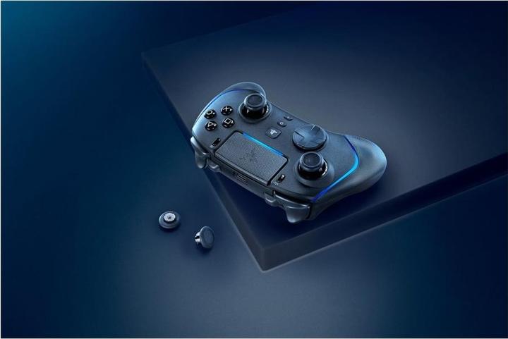 Actual product image Razer Wolverine V2 Pro (PS5, PC)