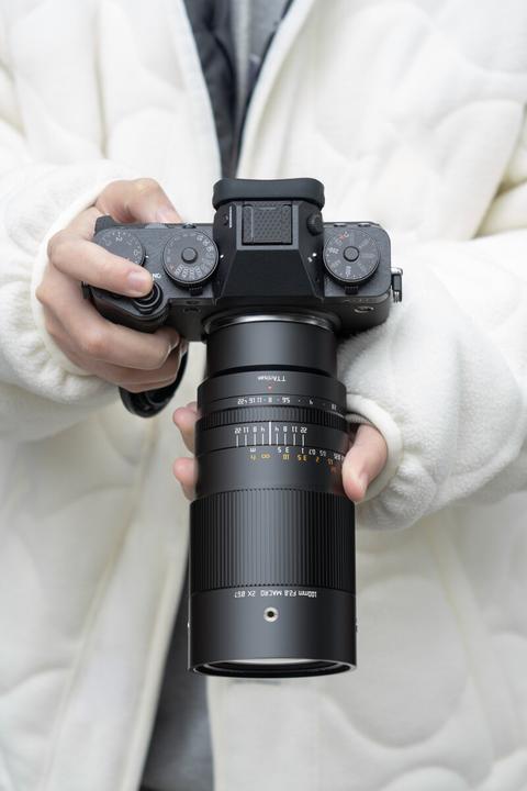 Actual product image TTArtisan 100mm F2.8 macro compatible with Fuji X (Fujifilm Fujica-X, full size)