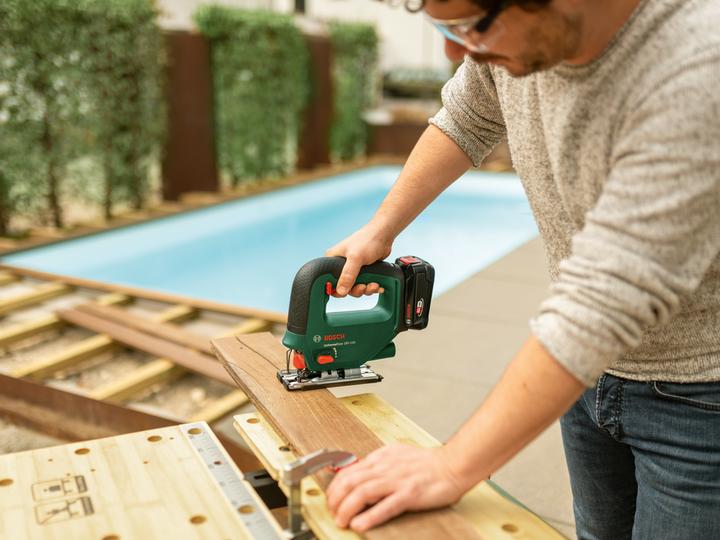 Actual product image Bosch Home & Garden UniversalSaw 18V-100