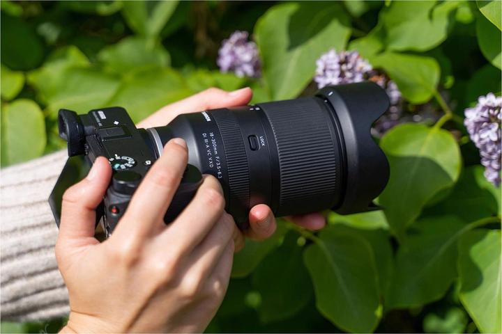 Produktbild Tamron Zoomobjektiv AF 18-300 mm F/3.5-6.3 Di III-A VC (Sony E, APS-C / DX)