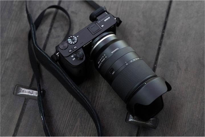 Produktbild Tamron Zoomobjektiv AF 18-300 mm F/3.5-6.3 Di III-A VC (Sony E, APS-C / DX)
