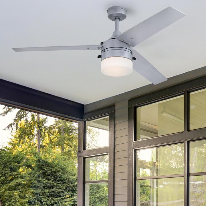 Produktbild Westinghouse Outdoor Deckenventilator Riverton Silber mit Licht (54 dB)