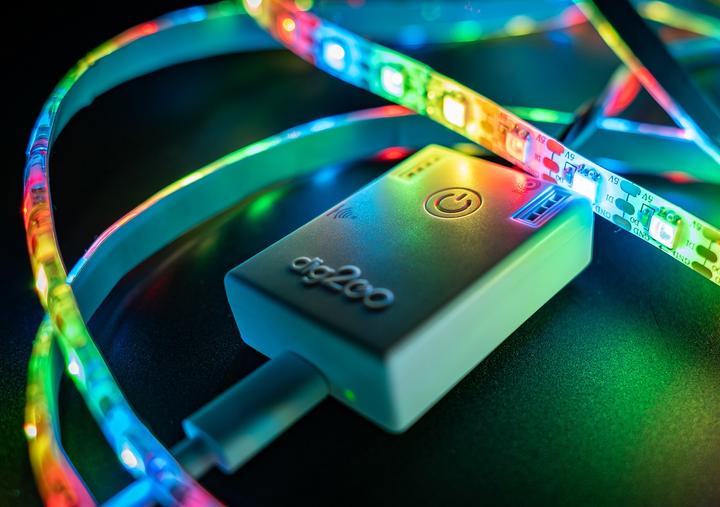 Actual product image Synergy 21 QuinLED dig2GO portable DIGITAL LED Bundle Power controller + power supply + RGBW Stripe (5M)