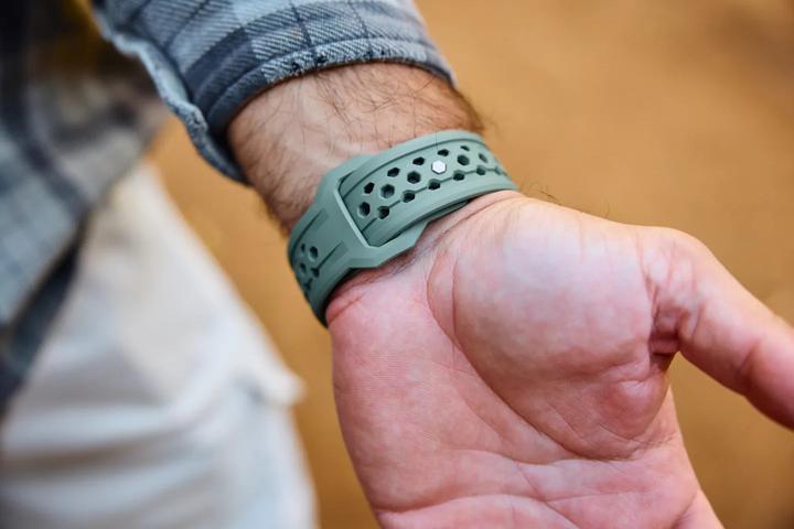 Produktbild UAG Urban Armor Gear Monarch Strap| Apple Watch Ultra/42/44/45/46mm| olive/titan| (194158117236) (Fluoroelastomer, Gummi)