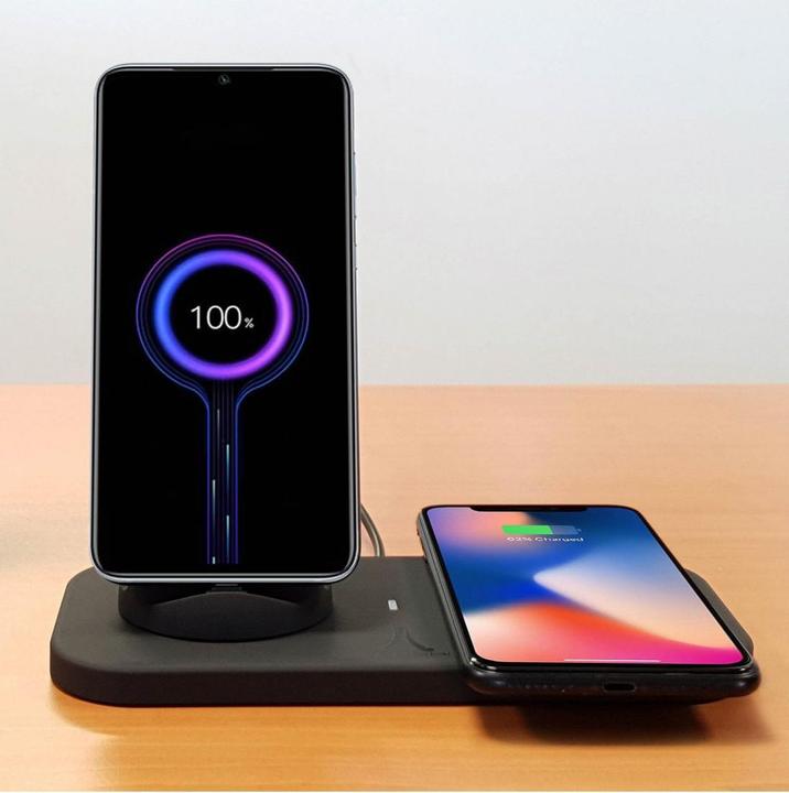 Actual product image Akashi USB-C / Lightning / Micro-USB / QI 4-in-1 charging station (10 W)