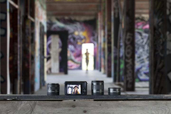 Productafbeelding Canon Eos M10 Is Stm (18 Mpx, APS-C / DX)