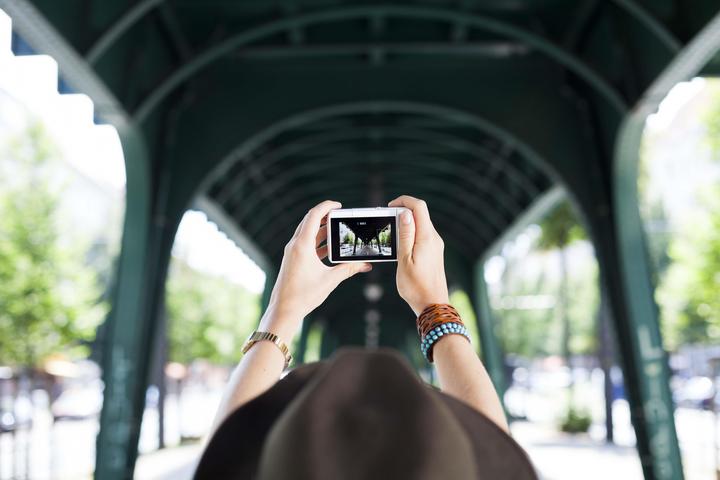 Productafbeelding Canon Eos M10 Is Stm (18 Mpx, APS-C / DX)
