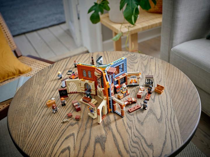 Actual product image LEGO Hogwarts Moment: Transformation Class (76382, LEGO Harry Potter)