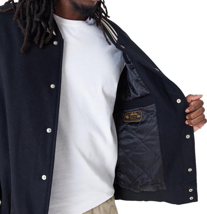 Produktbild New Era Varsity College Jacke - BRAND PATCHES - XXL (XXL)