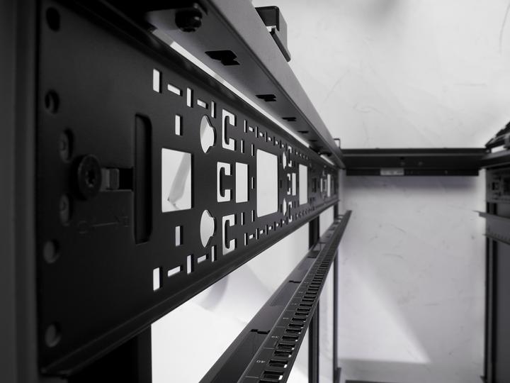 Immagine prodotto APC NetShelter SX 42U, armadio per server 42U (42 HE, Rack da 19 pollici)