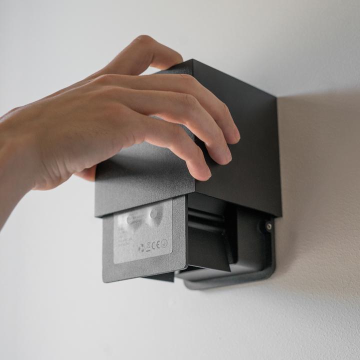 Actual product image Hombli Smart Outdoor Wall Light V2 (600 lm)
