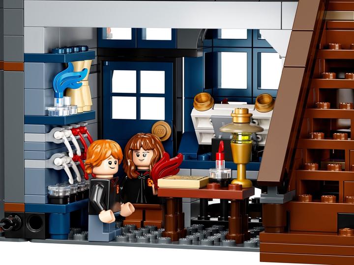 Actual product image LEGO Harry Potter Diagon Alley (75978, LEGO Harry Potter, LEGO Rare Sets)