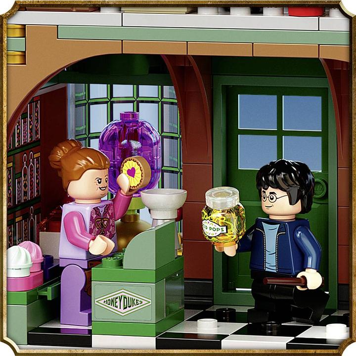 Actual product image LEGO Visit to Hogsmeade (76388, LEGO Harry Potter)