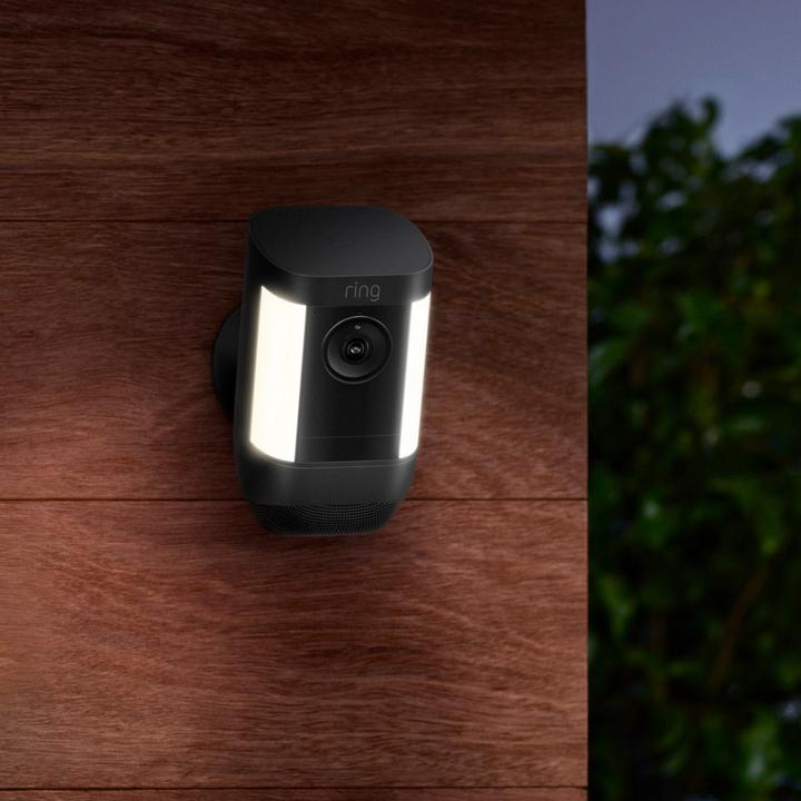 Actual product image Ring Spotlight Cam Pro (1920 x 1080 Pixels)