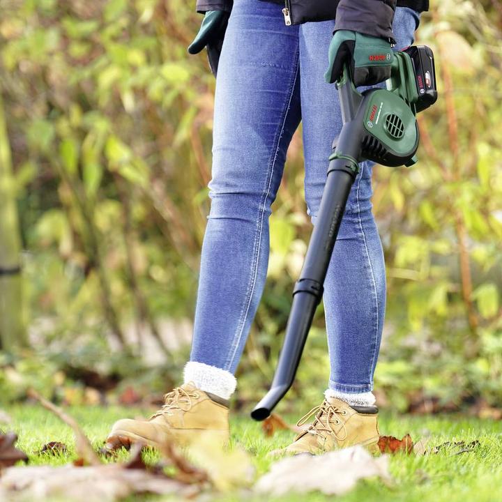 Image du produit Bosch Home & Garden LeafBlower universel 18V-130 (Fonctionnement sur batterie, Souffleur de feuilles)