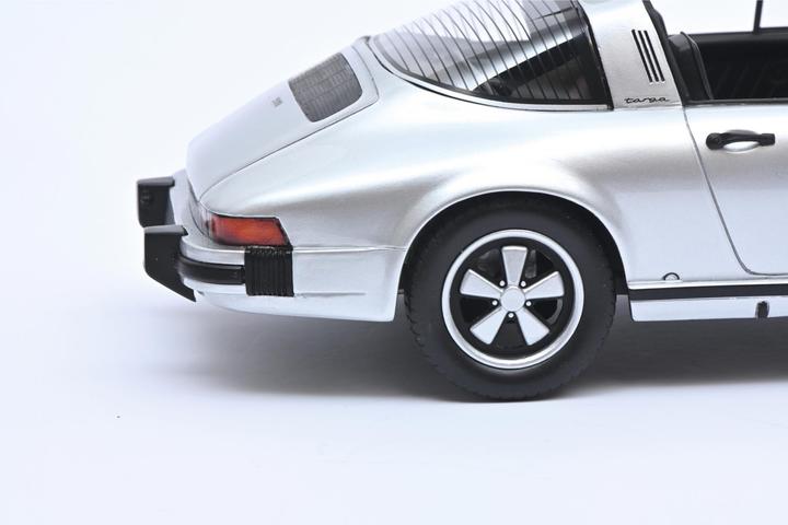 Immagine prodotto Schuco Porsche 911 Targa argento 1:18
