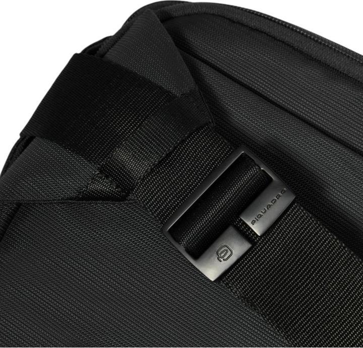 Produktbild Piquadro Gürteltasche aus recyceltem Stoff und Leder