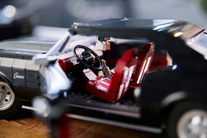 Actual product image LEGO Chevrolet Camaro Z28 (10304, LEGO Rare Sets)