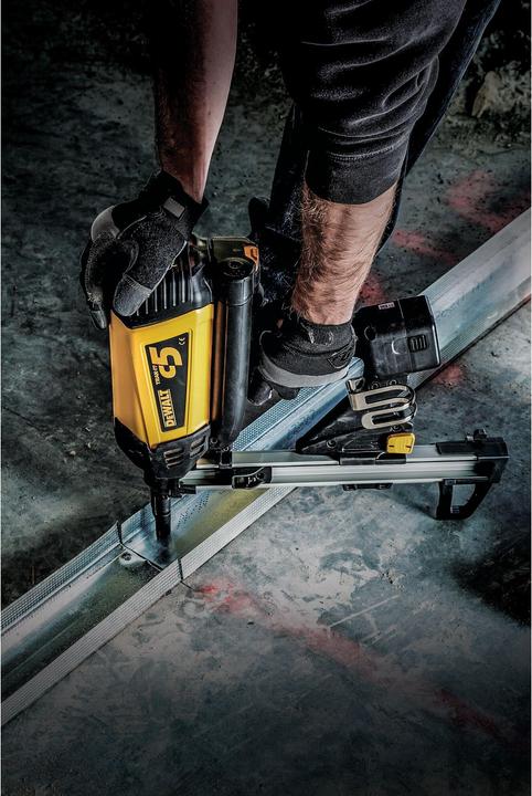 Immagine prodotto DeWalt Chiodatrice a gas C5-Trak-It, rivista lunga