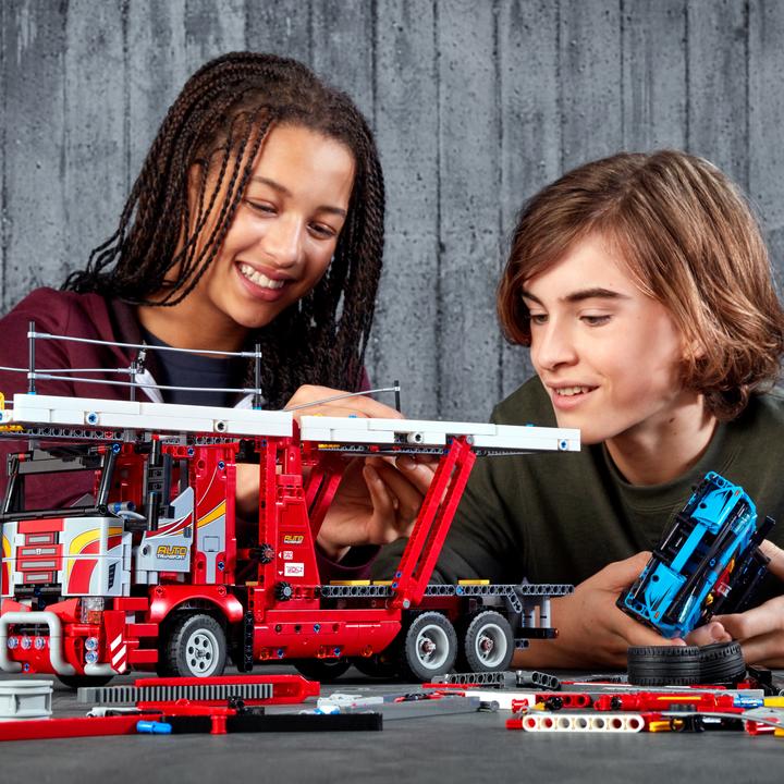 Actual product image LEGO car transporter (42098, LEGO Technic)
