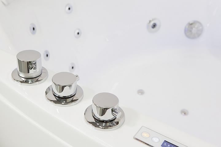 Actual product image Jet-Line Whirlpool VILLA SABRINA white 1.6x1.6 m fully equipped waterfall all-round (160 cm, 160000 cm)