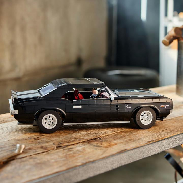 Actual product image LEGO Chevrolet Camaro Z28 (10304, LEGO Rare Sets)