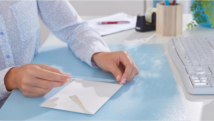 Image du produit tesa tesafilm ECO & CLEAR avec mini dévidoir, sans solvant et résistant au vieillissement