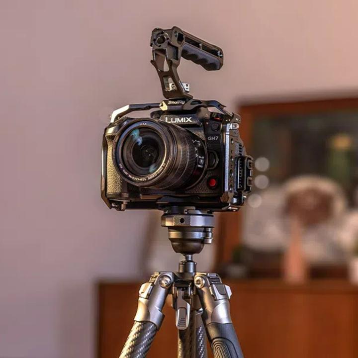 Produktbild SmallRig HawkLock Quick Release Cage for Panasonic LUMIX GH7 / GH6 4824