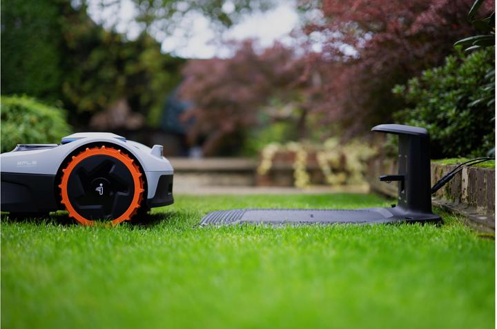 Actual product image Segway-Navimow i105E (500 m², Without boundary wire)